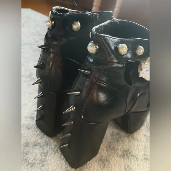 Disturbia “Lolita” Platform Heels - Picture 3 of 6